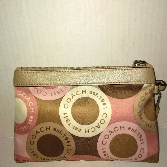 ☆Like New☆Rare COACH Soho Snaphead Pink Sateen Medium Clutch Wristlet ☆ - Picture 10 of 16